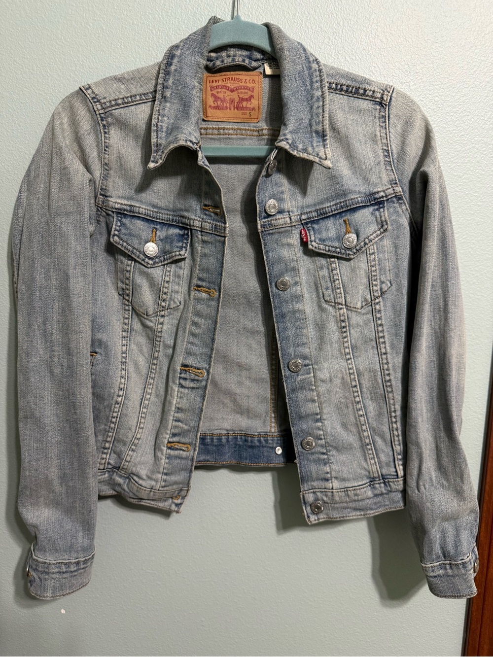 Levi's Original Trucker Denim Jacket Women's Small Light Wash Jean Classic - Picture 3 of 13